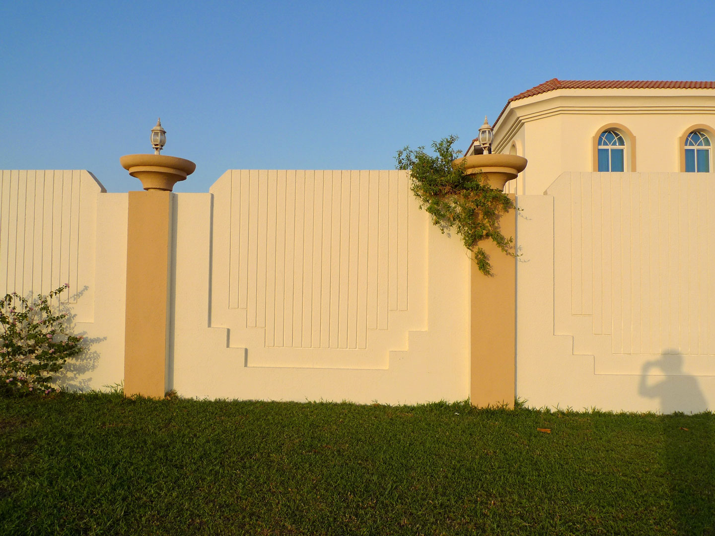 Simple Designed Boundary Wall